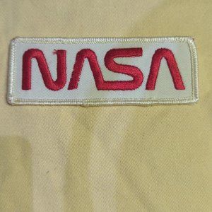 NASA WHITE/RED WORN PATCH SPACE LOGO IRON ON OR SEW ON‎